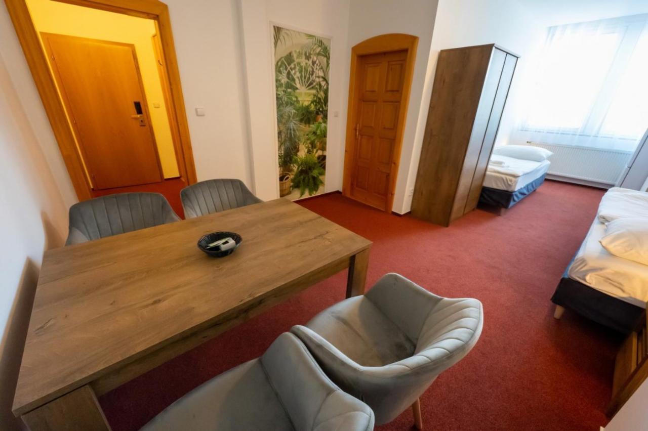 Hotel Uno Ústí nad Orlicí Bagian luar foto